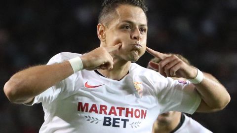 "Chicharito" le dedicó su primer gol con el Sevilla a su hijo Noah, quien cumplía 3 meses de edad.