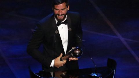 El brasileño recibió el premio The Best tras su espectacular temporada.