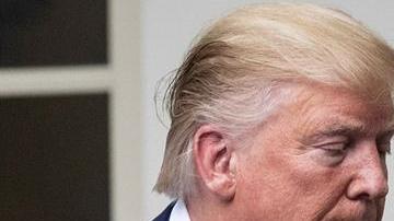 El presidente Donald Trump y el fiscal general, William Barr, a quien éste mencionó durante su llamada al presidente de Ucrania, Vladímir Zelenski.