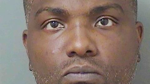 Fotografía de la oficina del alguacil del condado de Palm Beach County de Robert Hayes bajo arresto.