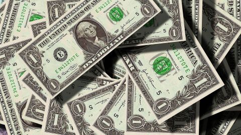 Conoce bien qué servicios tiene tu banco que te puedan ayudar a disminuir tus gastos o ahorrar más.