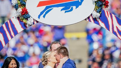 La pareja tuvo su primera cita en un partido de Buffalo en el 2008.