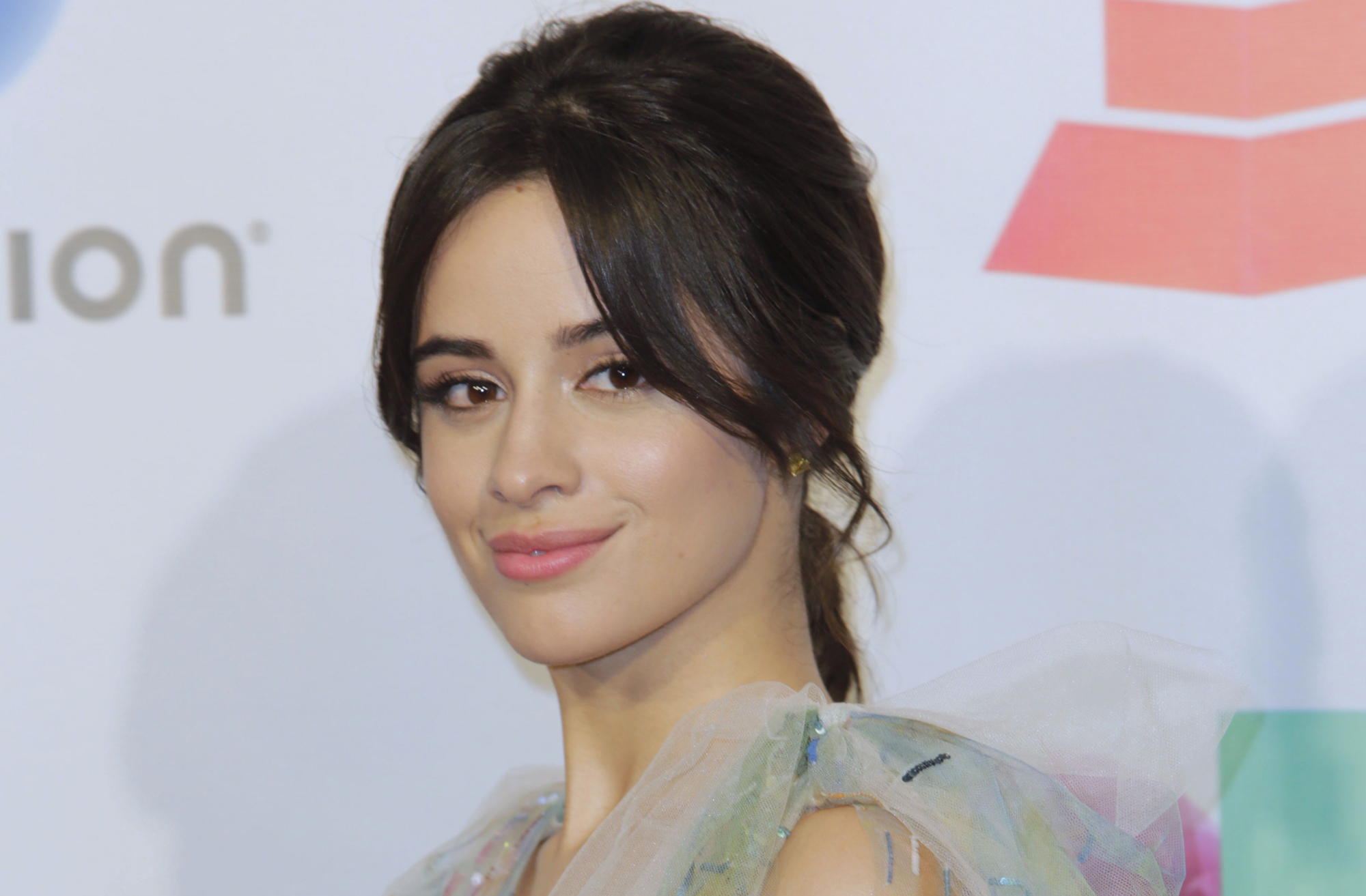 Camila Cabello mueve su trasero sensualmente con otra mujer - El Diario NY