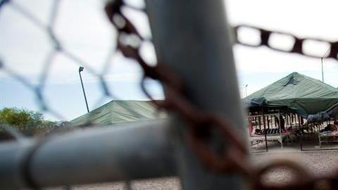 El mexicano tenía una programada cita en corte para tratar su deportación.