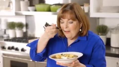 Acusan a Ina Garten de destrozar la receta de este platillo mexicano.