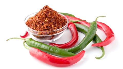 Entre las principales virtudes de los chiles destacan sus beneficios anticancerosos, analgésicos, antiinflamatorios, y antimicrobianos.