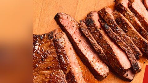 Si es bien recibida, considerarán ofrecer la carne asada como ingrediente permanente el año que viene.