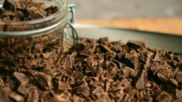El cacao crudo se conoce como una píldora para la salud, debido a su alto contenido en nutrientes esenciales como vitaminas, minerales, fibra y polifenoles. Es uno de los alimentos con mayor concentración de antioxidantes, por ello sus grandes bondades para la salud