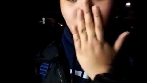 La joven no podía creer lo que estaba ocurriendo.