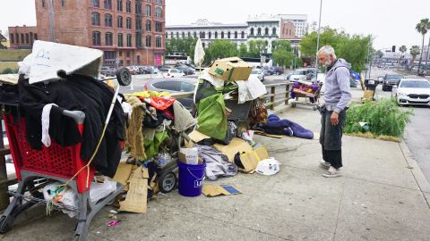 Los Ángeles está enfrentando una creciente población sin hogar y viviendas menos asequibles.