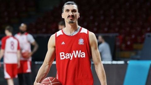 El parecido entre el basquetbolista Nihad Dedovic y el sueco es impresionante