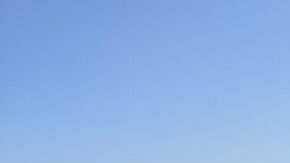 Debido a la baja cota del agua del Embalse de Valdecañas el Dolmen de Guadalperal es visible.