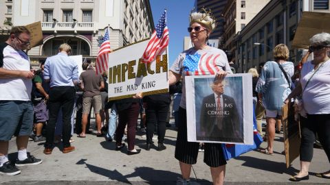 Quienes llegaron a la protesta pidieron un proceso para retirar a Trump del cargo.