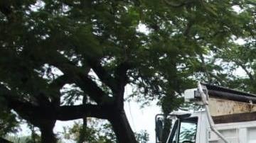 Uno de los derrumbes por Karen se produjo en la carretera PR-1 en Cayey.