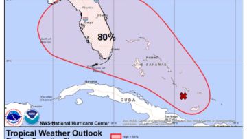 Una de las dos ondas tropicales, que podría convertirse en huracán, se dirige hacia Florida.