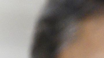 Ishmael Bailey (derecha) junto a Emma Coronel al salir de la Corte el 17 de julio