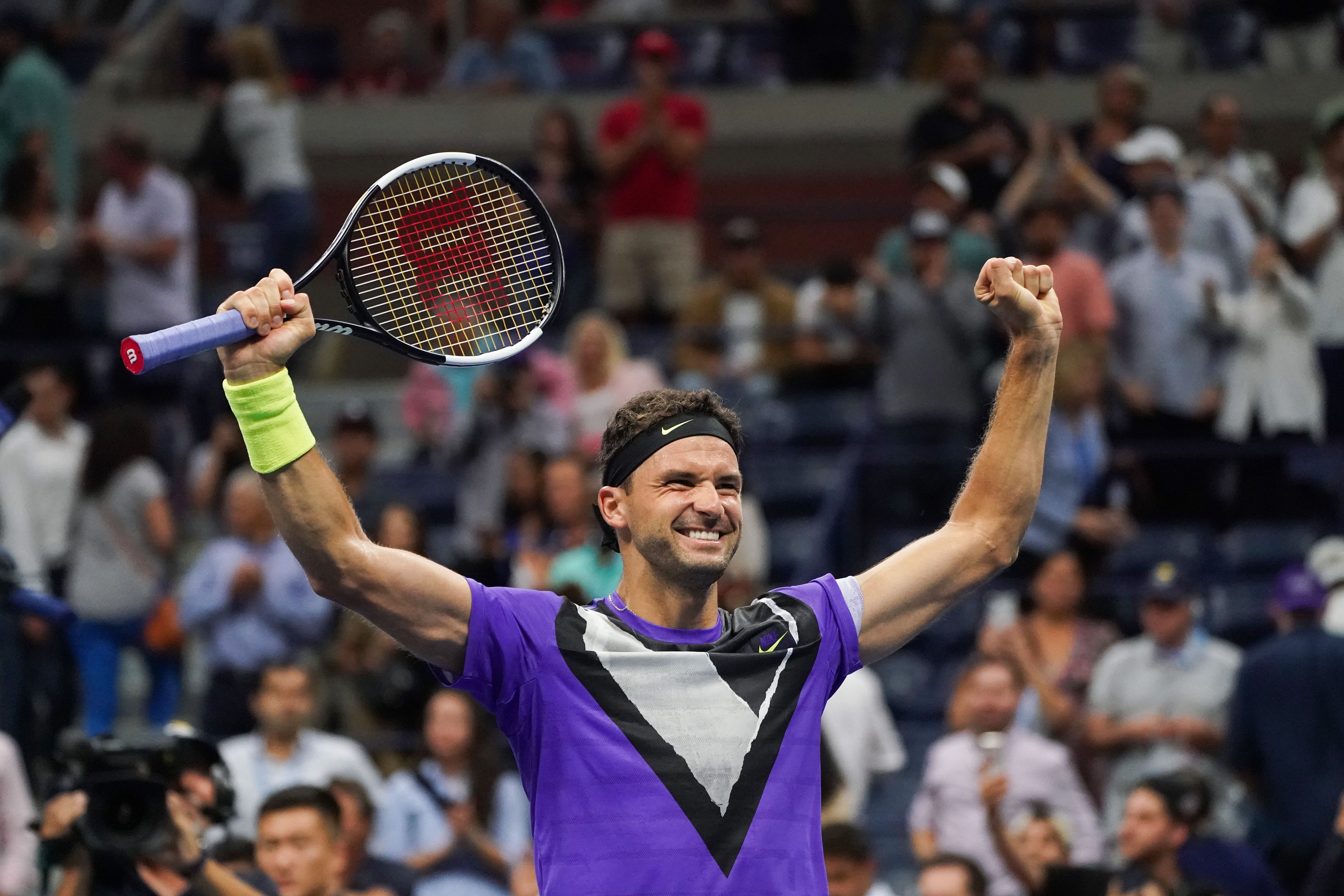 Grigor Dimitrov celebra su primera victoria ante Federer.