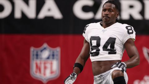 Los Oakland Raiders terminaron su relación laboral con Antonio Brown.