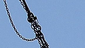 El muchacho no quería ir a Fairground con sus padres.