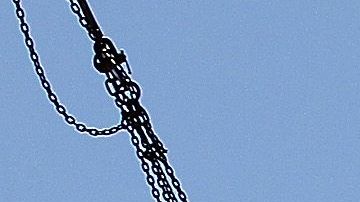 El muchacho no quería ir a Fairground con sus padres.