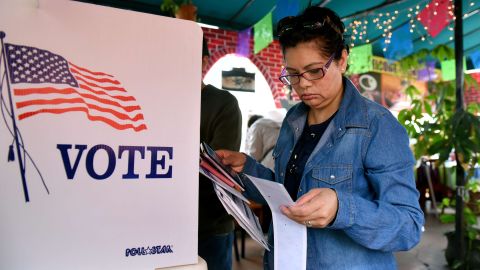 Los latinos y afroamericanos tienen cada vez más poder político en Texas y otros estados.