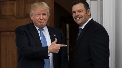 Kris Kobach se comprometió en su campaña para gobernador a sacar a los indocumentados de Kansas.