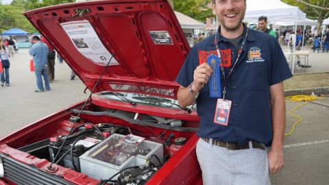 EL maestro tomó un curso intenso de electrificación de autos en San Diego para  luego impartir sus conocimientos a los estudiantes