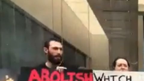 Los activistas piden a Microsoft que no tenga negocios con ICE.