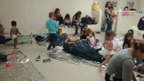 El centro donde se alojan jóvenes y niños indocumentados en San Antonio, Texas. El estado de Texas pidió 30 millones de dólares al departamento de Seguridad Nacional ante la crisis desatada en la frontera con México al dispararse la cifra de niños inmigrantes que llegan solos al país norteamericano, en su mayoría procedentes de Honduras, El Salvador y Guatemala.