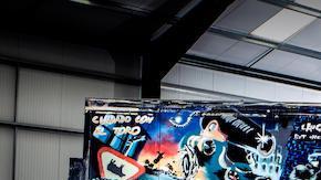 Banksy pintó este camión, llamado Turbo Zone Truck (Laugh Now But One Day We'll Be In Charge), en el 2000