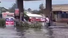 Los residentes del condado de Chambers son de los más afectados en Texas por las inundaciones.