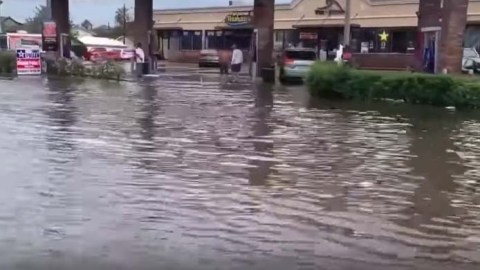 Los residentes del condado de Chambers son de los más afectados en Texas por las inundaciones.