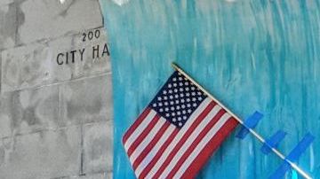 Esta foto de archivo muestra a la congresista Maxine Waters manifestándose en oposición a la emergencia nacional anunciada por el presidente Trump.