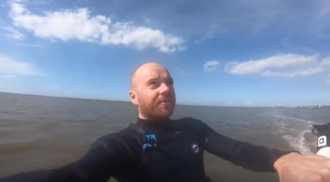 Dorian Cie practicaba “kitesurf” en el Mar del Norte.