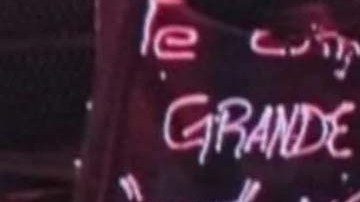 Las narcomantas fueron divisadas en patrullas policiacas descompuestas.