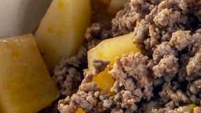 El picadillo es uno de los guisados más comunes de las mesas familiares en México y ciertos países de Latinoamérica.