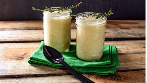 Complementa el consumo de esta sopa con una dieta baja en calorías, abundantes líquidos y actividad física.