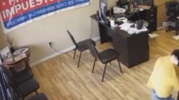 Video de vigilancia captó el momento del incidente.