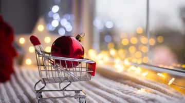 Las fiestas de fin de año dejan a muchas familias con deudas./Shutterstock