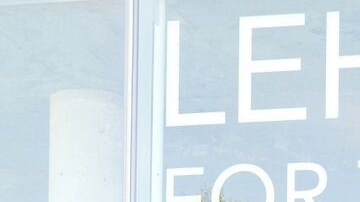 En la foto, entre otros, el presidente del Lehman College Daniel Lemons, el canciller de CUNY Félix Matos Rodríguez y el presidente de El Bronx, Rubén Díaz Jr.