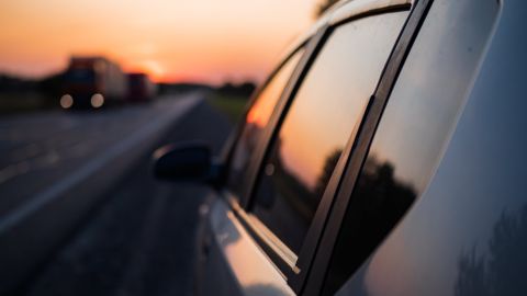 Los vidrios polarizados o tinted windows son permitidas en casi todo el país, pero en ciertas tonalidades