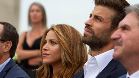 Gerard Piqué junto a su esposa, Shakira en la presentación de la nueva Davis Cup.