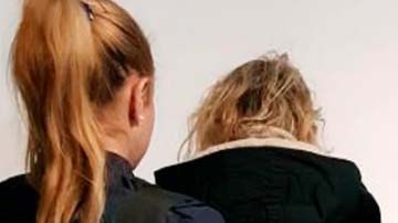 La mujer de  45 años, enfrenta varios cargos.