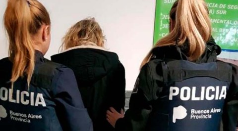 La mujer de 45 años, enfrenta varios cargos.
