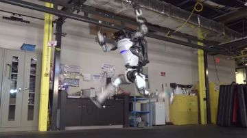 Cada vez más, este robot tiene movimientos que se asemejan mucho a los humanos.