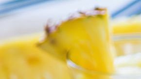 El consumo de bebidas 100% naturales, basadas en ingredientes diuréticos es uno de los mejores remedios para fomentar una efectiva pérdida de peso y acelerar el metabolismo.