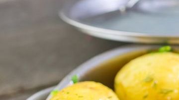 Debido a su alto contenido en potasio las papas con cáscara ayudan al equilibrio de electrólitos en el cuerpo, participan en la regulación del metabolismo y otras actividades indispensables en el organismo.