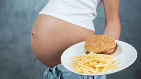 Si estás embarazada es mejor sustituir las papas por otros vegetales.
