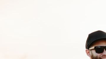 Vecinos lo acusan otras explosiones y de lanzar clavos "desde el cielo".