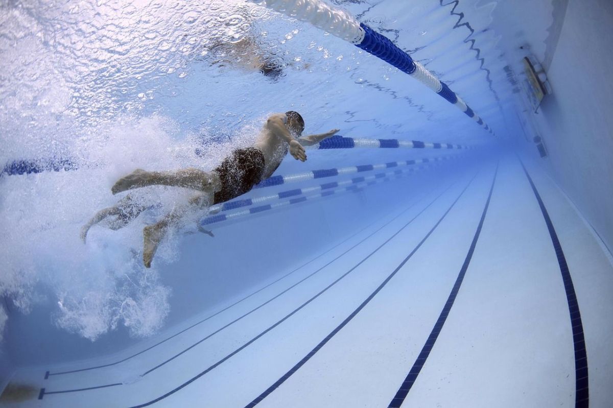 ¿Qué tan buena es la natación para perder peso?